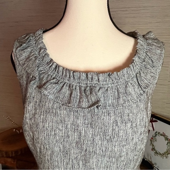 Classiques Entier Dress Women 10 Gray Tweed Ruffle Neck Sleeveless Sheath Career - Picture 2 of 9